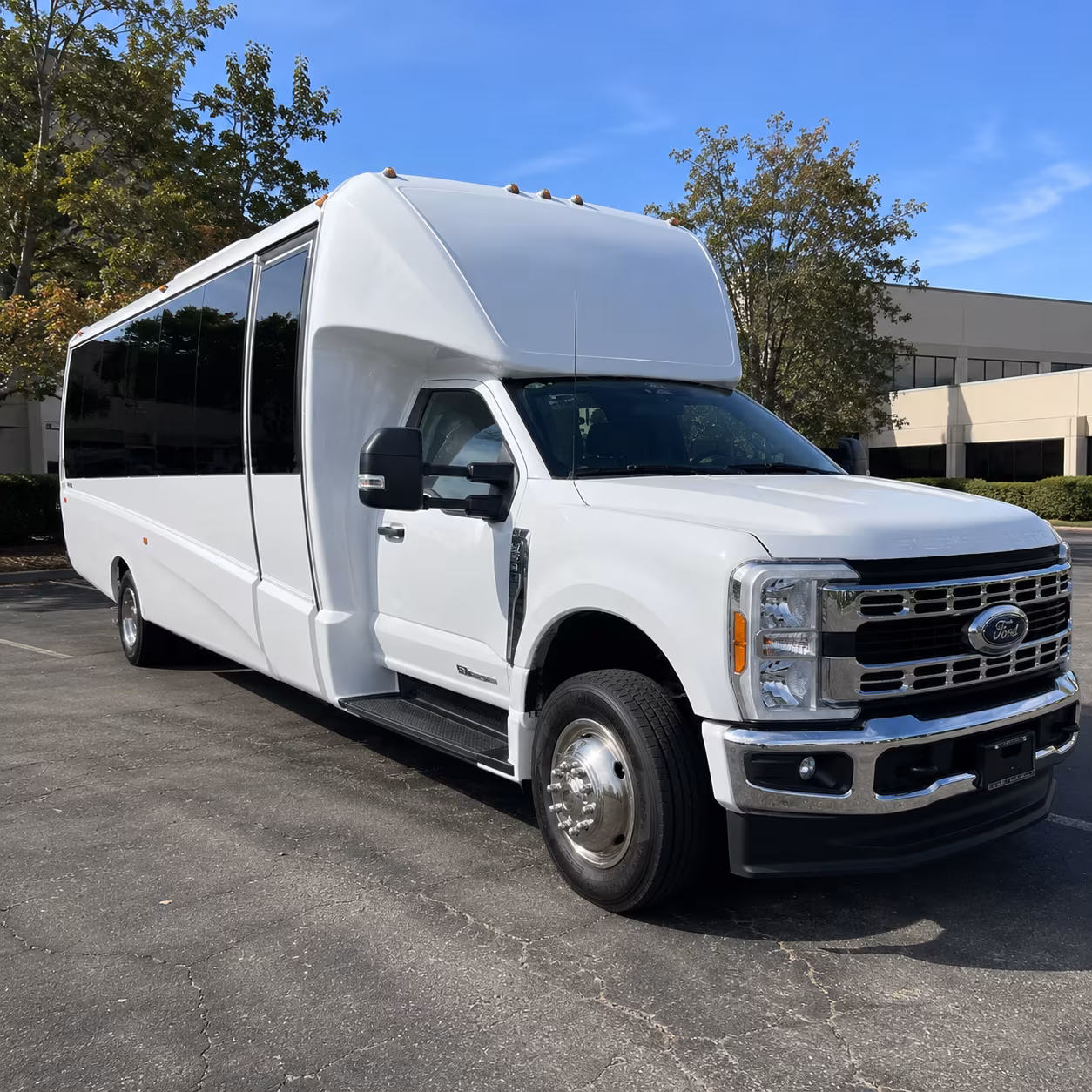 employee shuttle buses for santa clarita s growing business parks