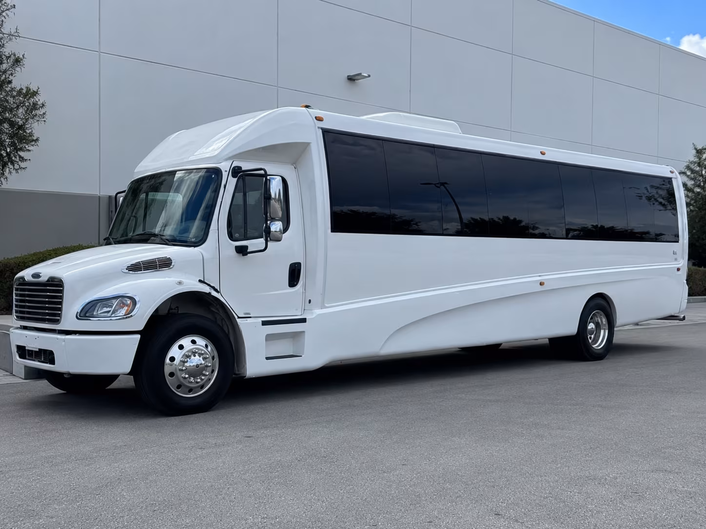 party bus transportation for santa clarita area proms